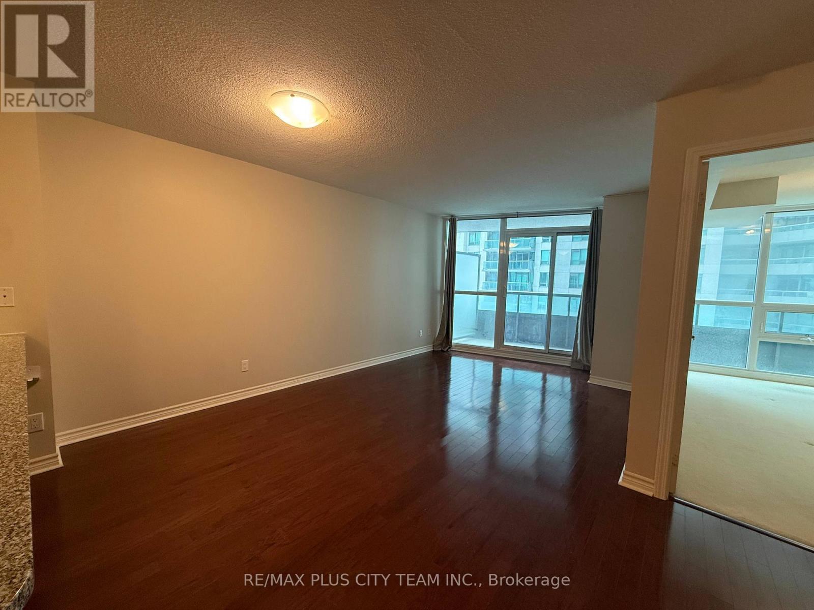 812 - 19 Grand Trunk Crescent, Toronto, Ontario  M5J 3A3 - Photo 3 - C12779288