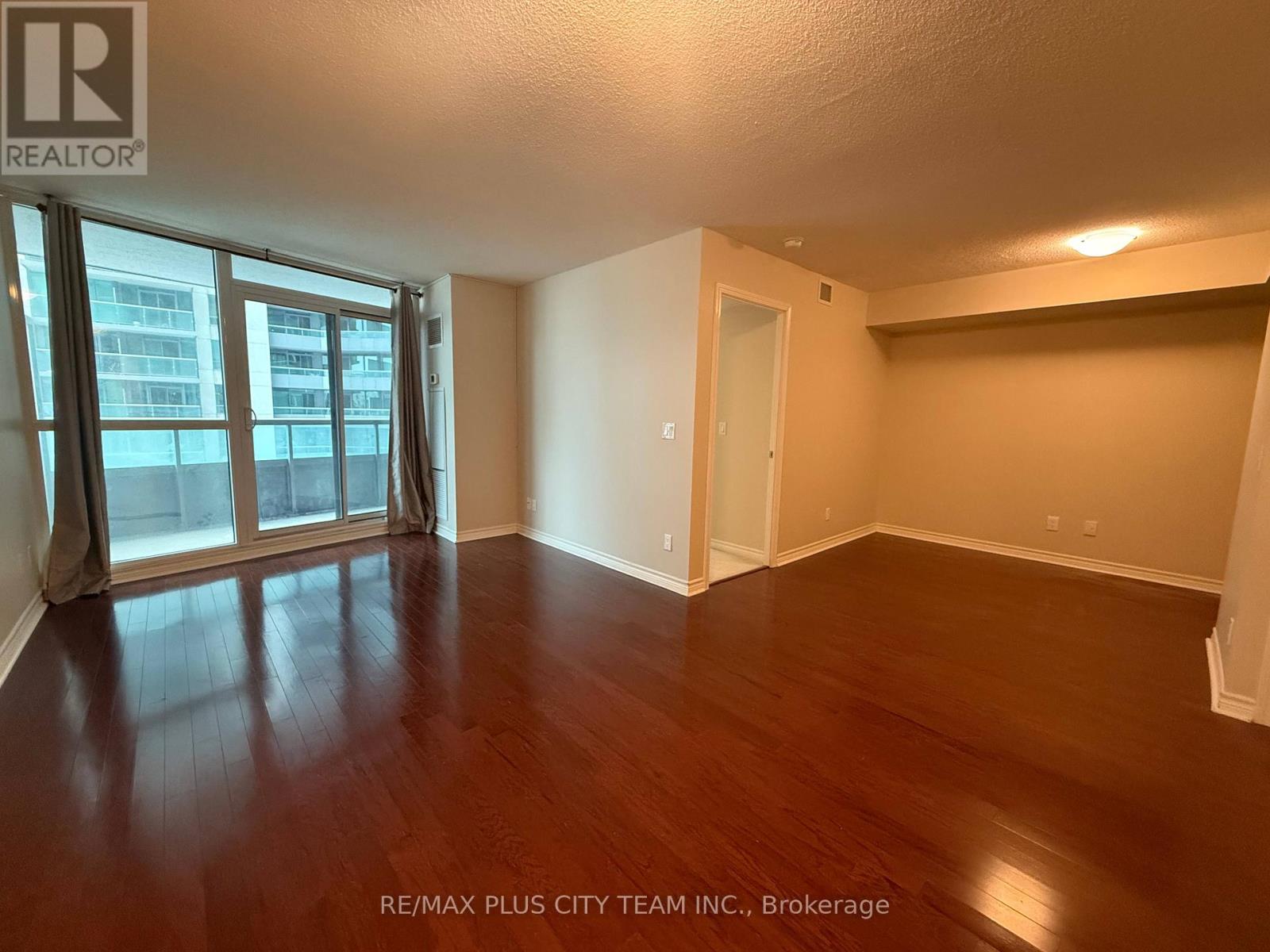 812 - 19 Grand Trunk Crescent, Toronto, Ontario  M5J 3A3 - Photo 4 - C12779288