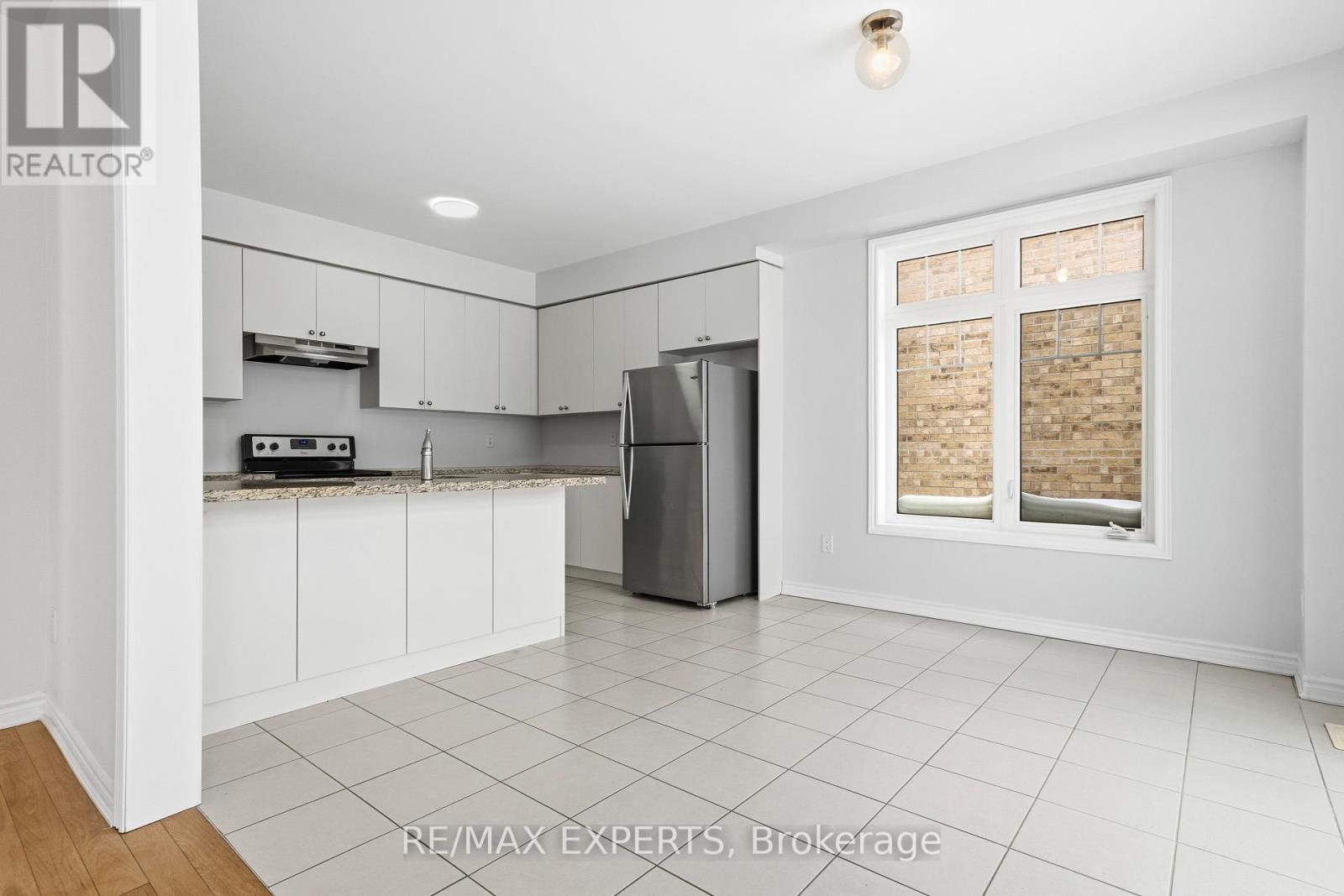 983 Barton Way, Innisfil, Ontario  L9S 0N5 - Photo 5 - N12774666