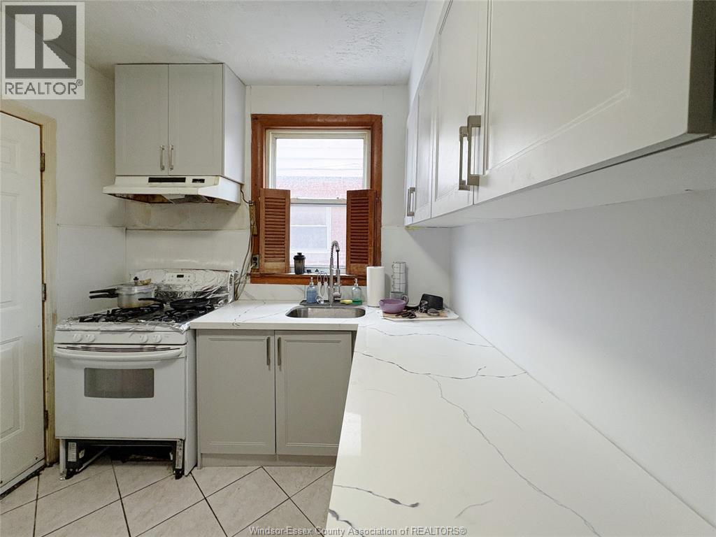 248 Rankin, Windsor, Ontario  N9B 2R5 - Photo 4 - 26003011