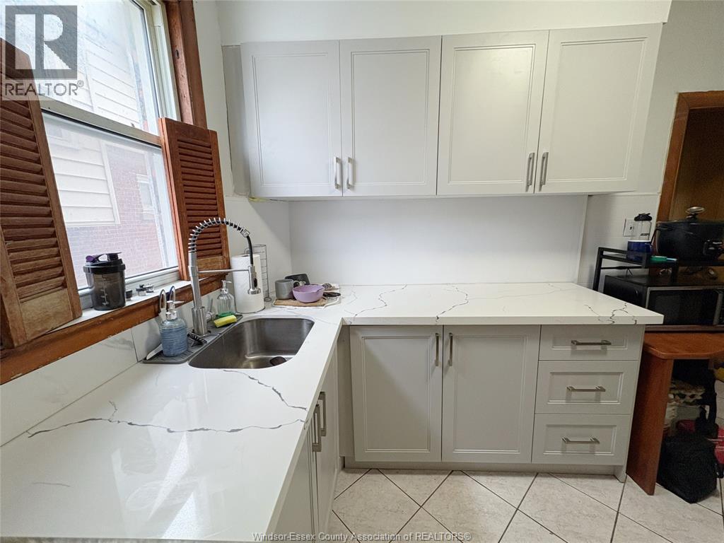 248 Rankin, Windsor, Ontario  N9B 2R5 - Photo 5 - 26003011