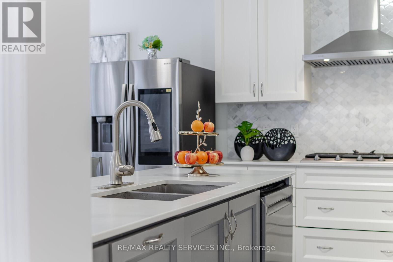 15 Farringdon Crescent, Brampton, Ontario  L7A 4Z5 - Photo 14 - W12779186