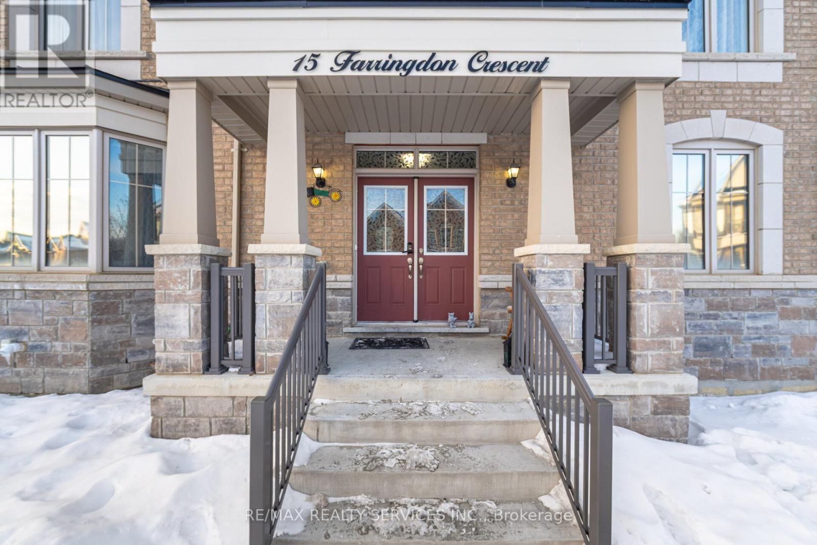 15 Farringdon Crescent, Brampton, Ontario  L7A 4Z5 - Photo 4 - W12779186