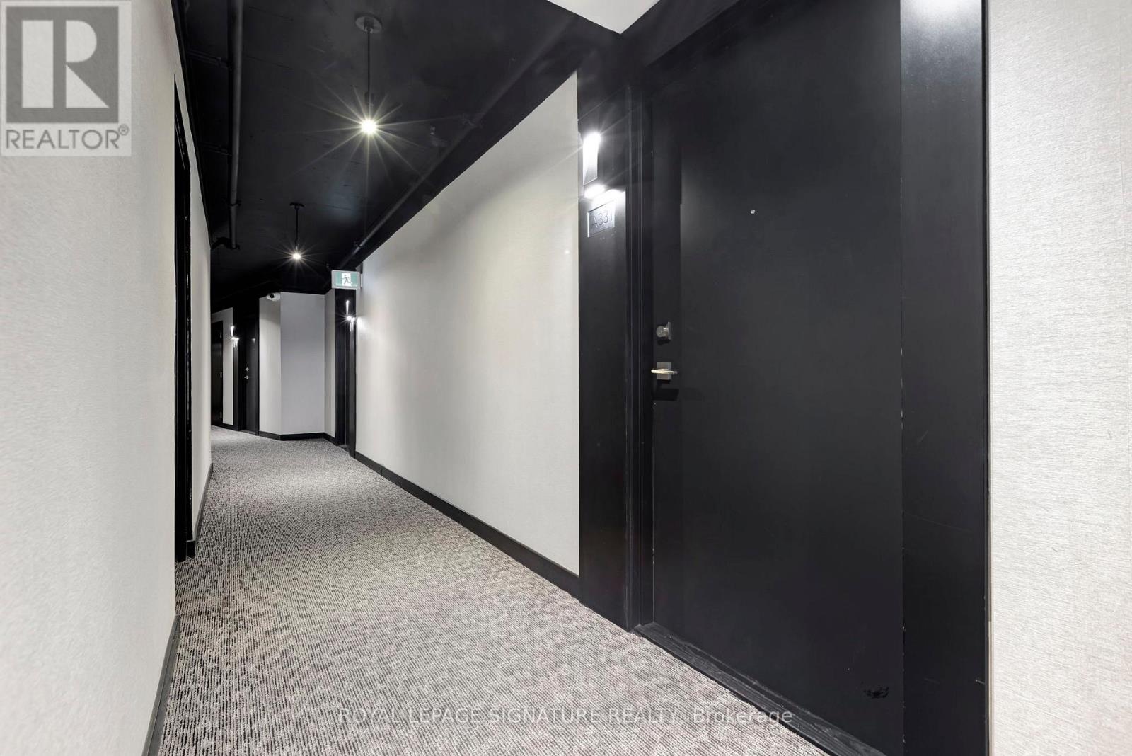 331 - 5230 Dundas Street, Burlington, Ontario  L7L 0J5 - Photo 2 - W12779248