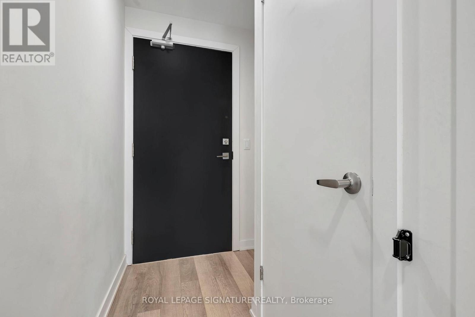 331 - 5230 Dundas Street, Burlington, Ontario  L7L 0J5 - Photo 3 - W12779248