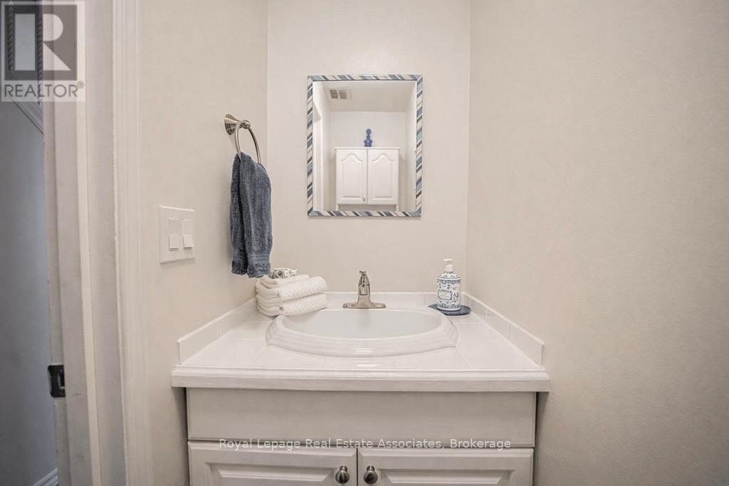 51 - 5475 Lakeshore Road, Burlington, Ontario  L7L 1E1 - Photo 20 - W12779284