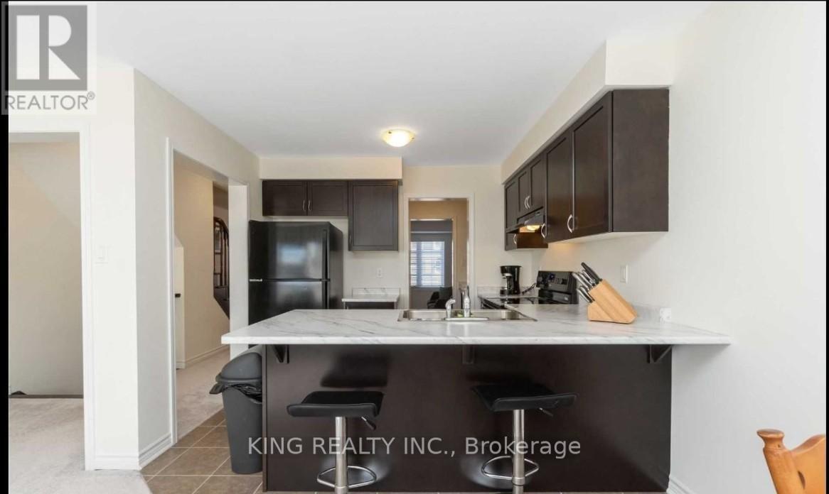 96 Metro Crescent, Brampton, Ontario  L7A 0A8 - Photo 3 - W12779316