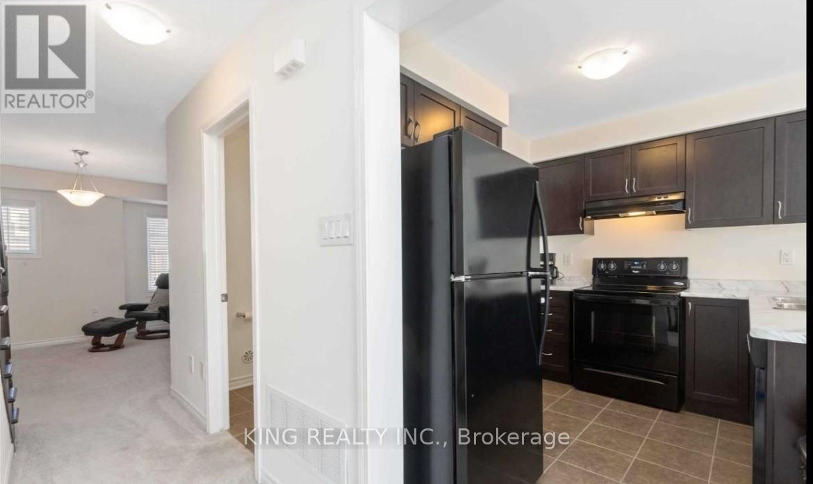 96 Metro Crescent, Brampton, Ontario  L7A 0A8 - Photo 5 - W12779316