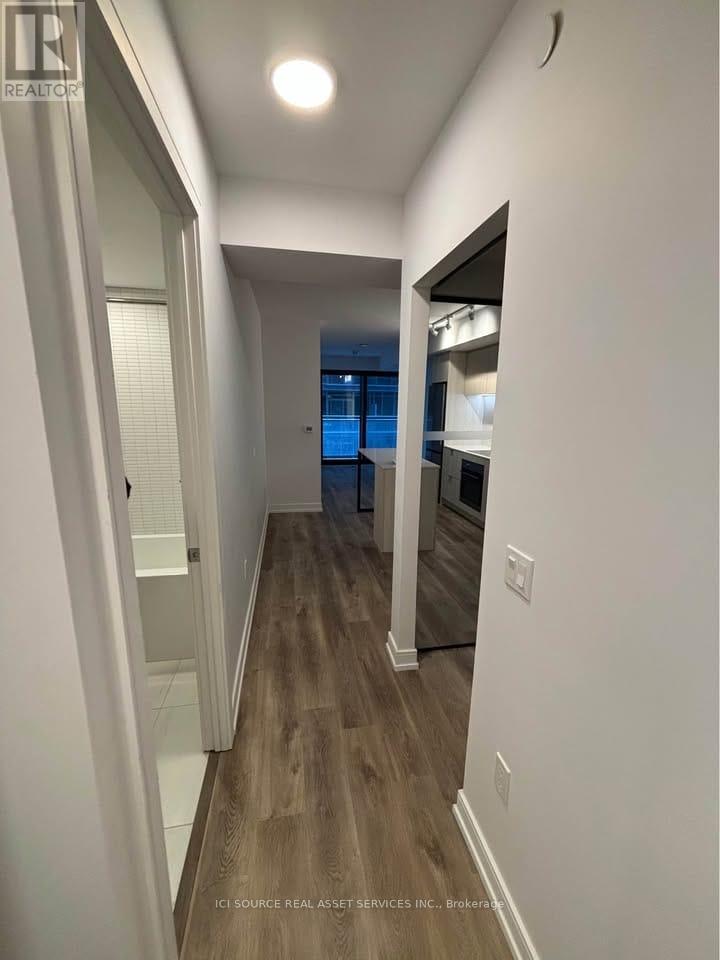 618 - 1 Jarvis Street, Hamilton, Ontario  L8R 0A8 - Photo 2 - X12779318