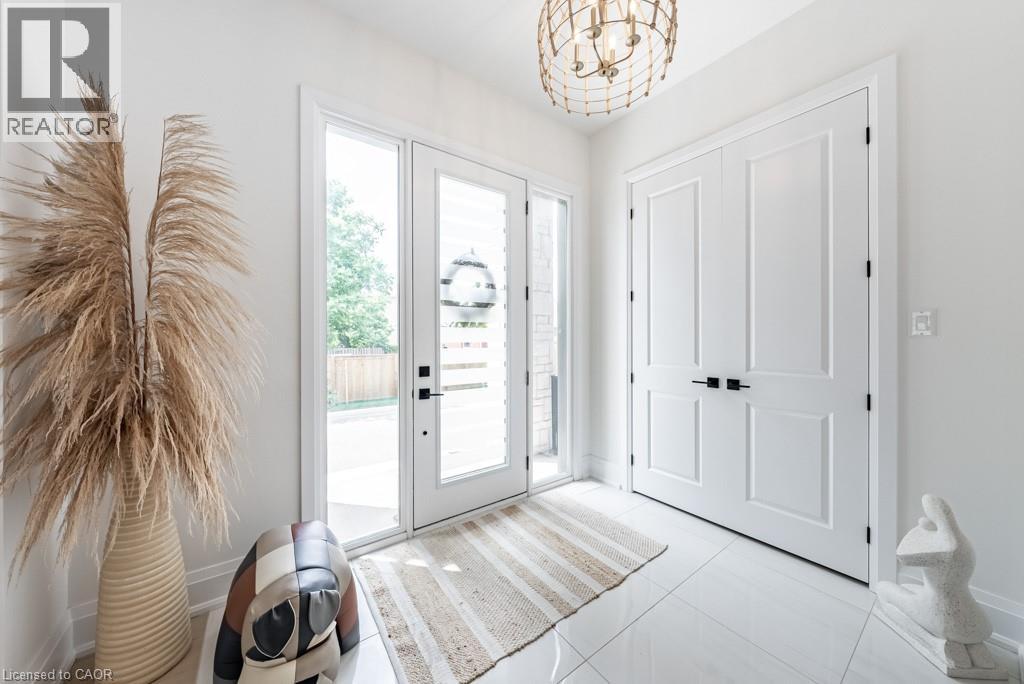 121 Fiddlers Green Road Unit# 2, Ancaster, Ontario  L9G 1W4 - Photo 3 - 40804276