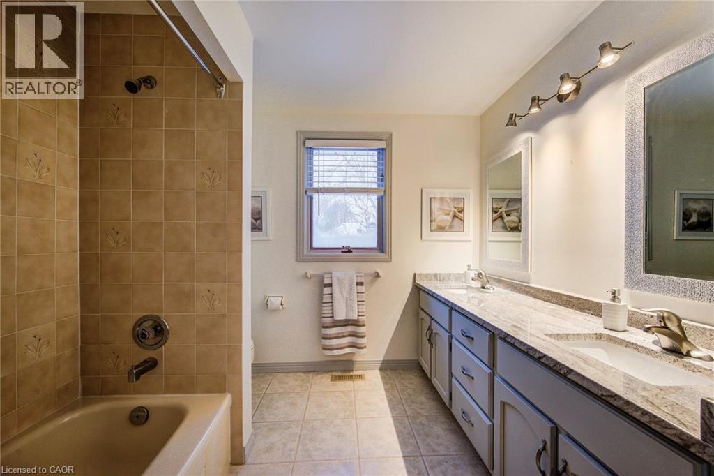 454 Kingsford Place, Waterloo, Ontario  N2T 1K9 - Photo 24 - 40798205