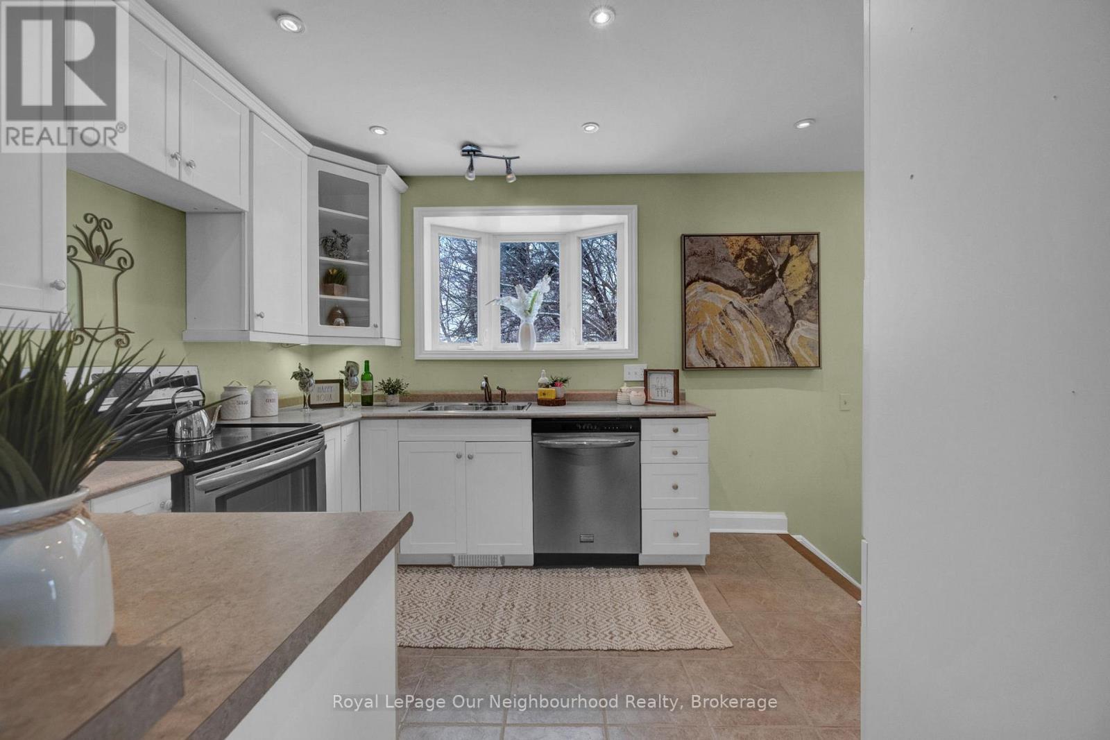 100 Buckingham Avenue, Oshawa (O'neill), Ontario  L1G 2K5 - Photo 11 - E12779328