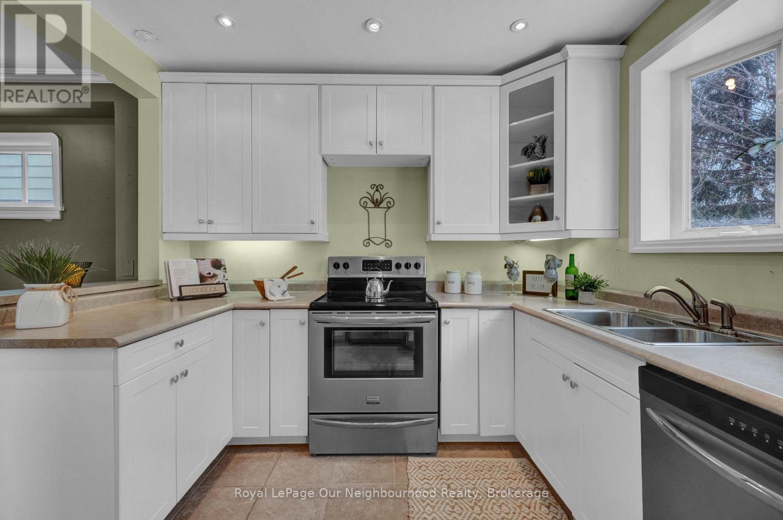 100 Buckingham Avenue, Oshawa (O'neill), Ontario  L1G 2K5 - Photo 13 - E12779328