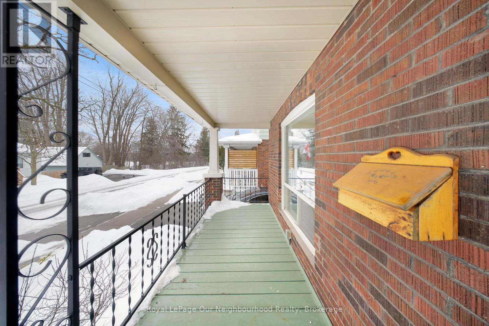 100 Buckingham Avenue, Oshawa (O'neill), Ontario  L1G 2K5 - Photo 2 - E12779328