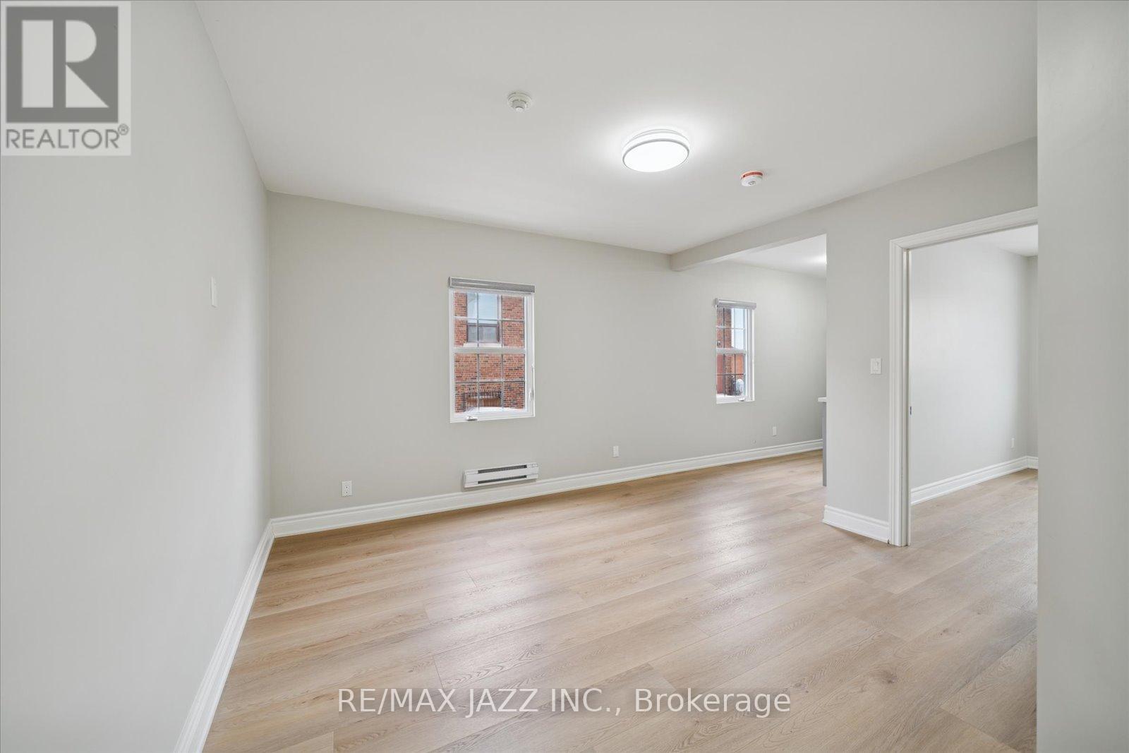 104 - 251 Simcoe Street S, Oshawa (Central), Ontario  L1H 4H3 - Photo 2 - E12779354