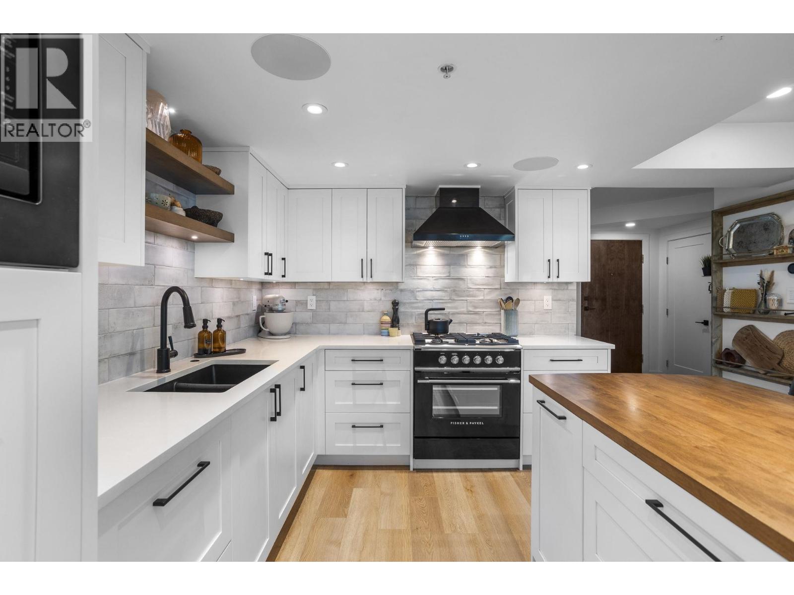 Th2 168 E Esplanade Avenue, North Vancouver, British Columbia  V7L 4X8 - Photo 11 - R3088123