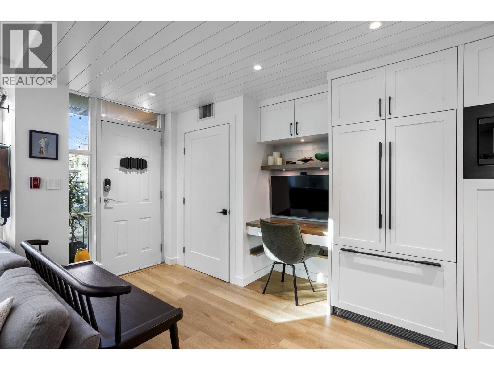 Th2 168 E Esplanade Avenue, North Vancouver, British Columbia  V7L 4X8 - Photo 14 - R3088123