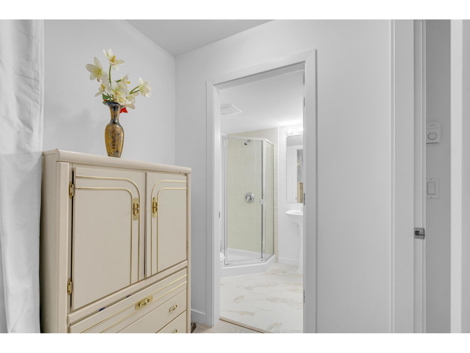 301 12083 92a Avenue, Surrey, British Columbia  V3V 8C8 - Photo 6 - R3088871