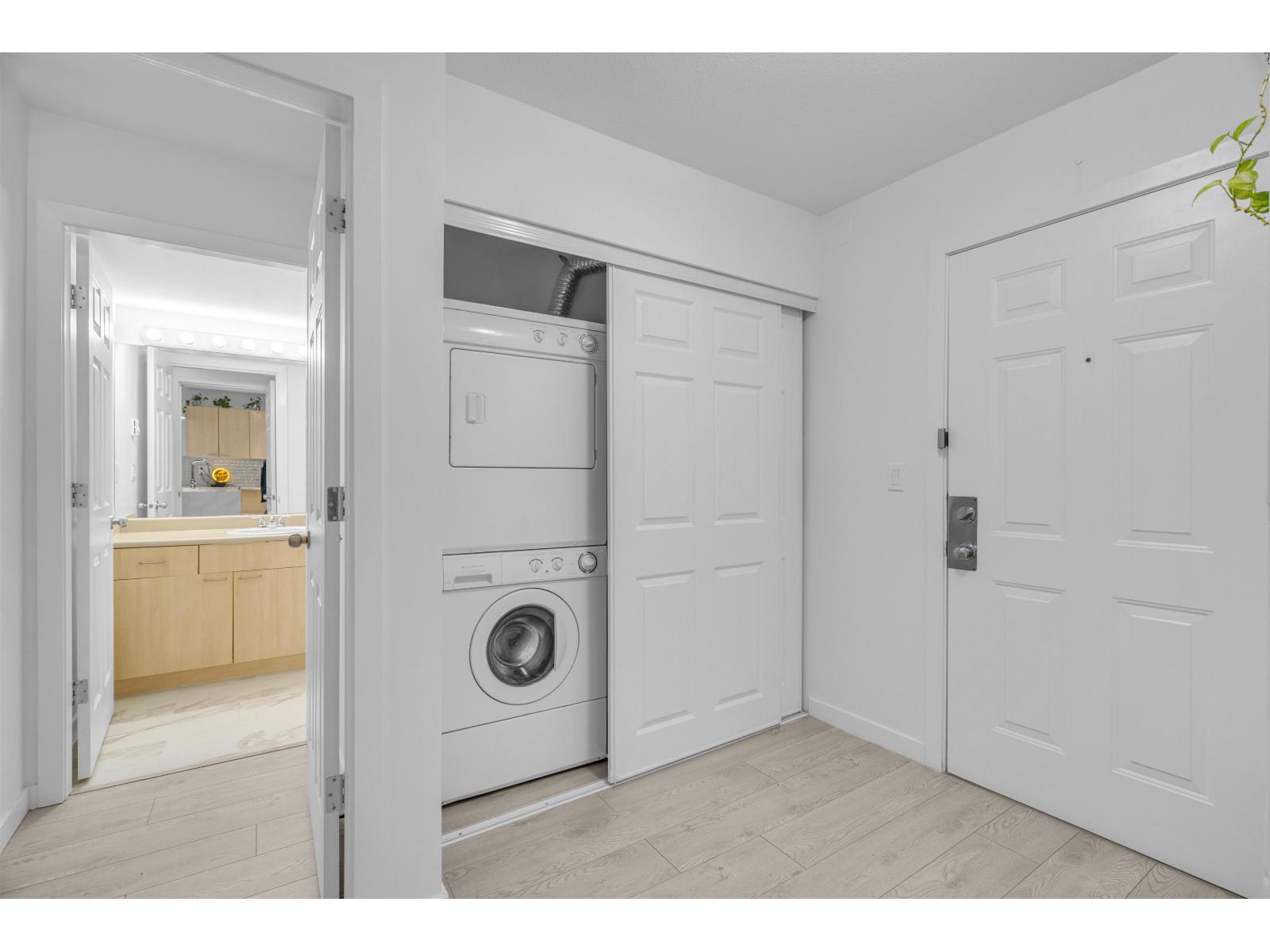 301 12083 92a Avenue, Surrey, British Columbia  V3V 8C8 - Photo 12 - R3088871