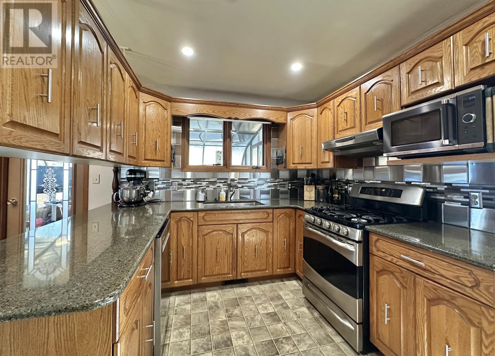 110 Oakwood Rd, Fort Frances, Ontario  P9A 3V3 - Photo 13 - TB2600217