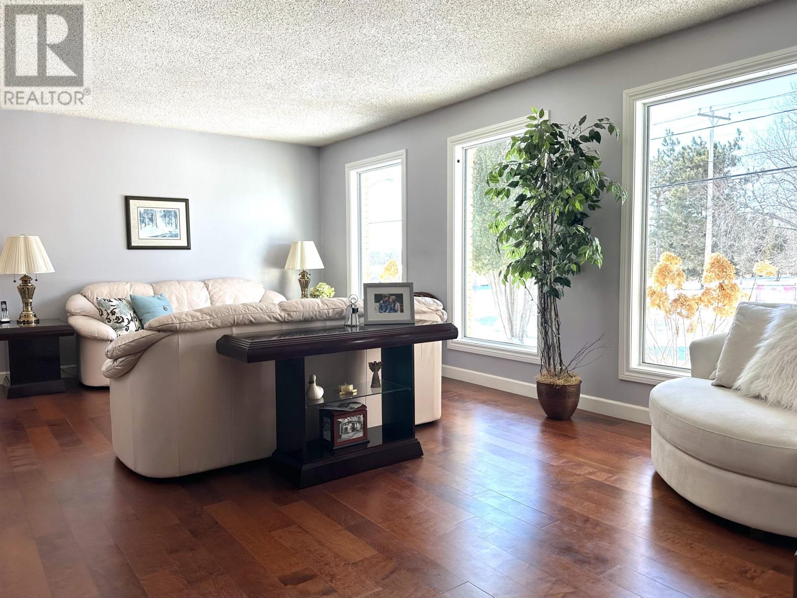 110 Oakwood Rd, Fort Frances, Ontario  P9A 3V3 - Photo 3 - TB2600217