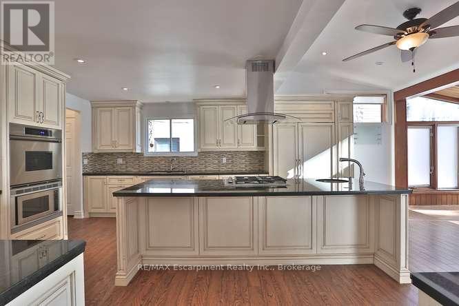 1336 Queen Victoria Avenue, Mississauga, Ontario  L5H 3H3 - Photo 13 - W12779448