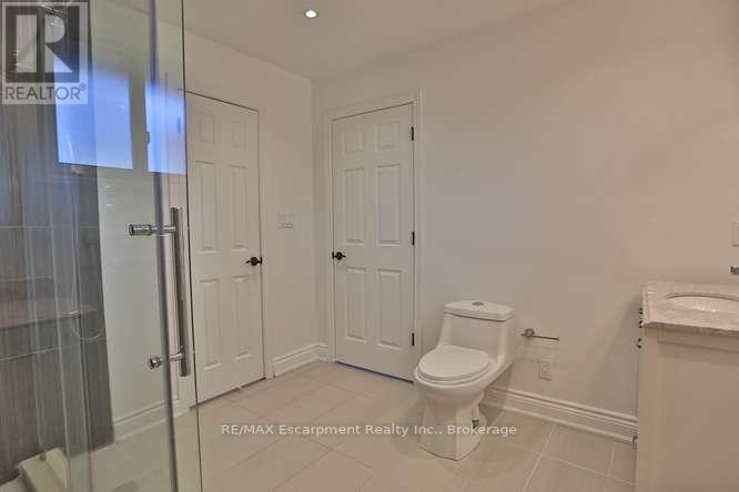 1336 Queen Victoria Avenue, Mississauga, Ontario  L5H 3H3 - Photo 29 - W12779448