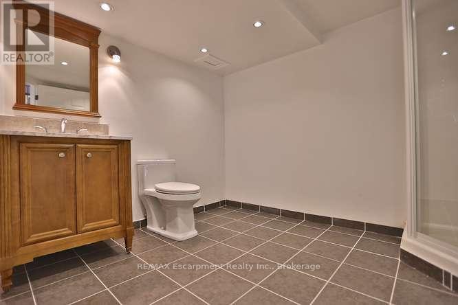 1336 Queen Victoria Avenue, Mississauga, Ontario  L5H 3H3 - Photo 33 - W12779448