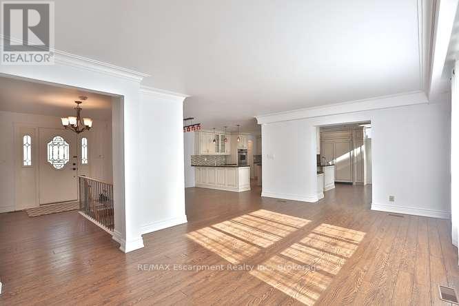 1336 Queen Victoria Avenue, Mississauga, Ontario  L5H 3H3 - Photo 7 - W12779448