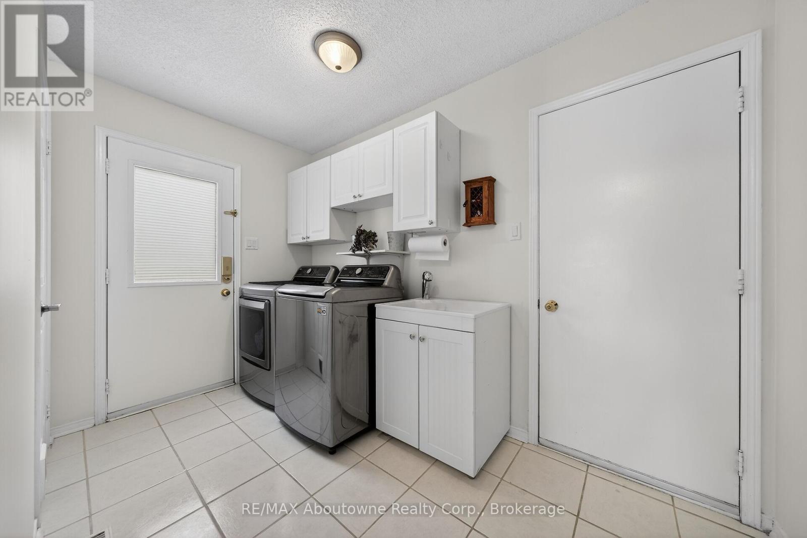 264 Richler Drive, Oakville, Ontario  L6H 5E4 - Photo 12 - W12779568