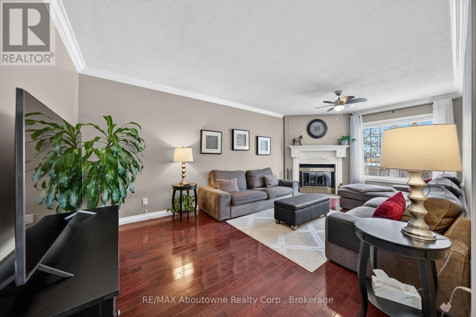 264 Richler Drive, Oakville, Ontario  L6H 5E4 - Photo 5 - W12779568