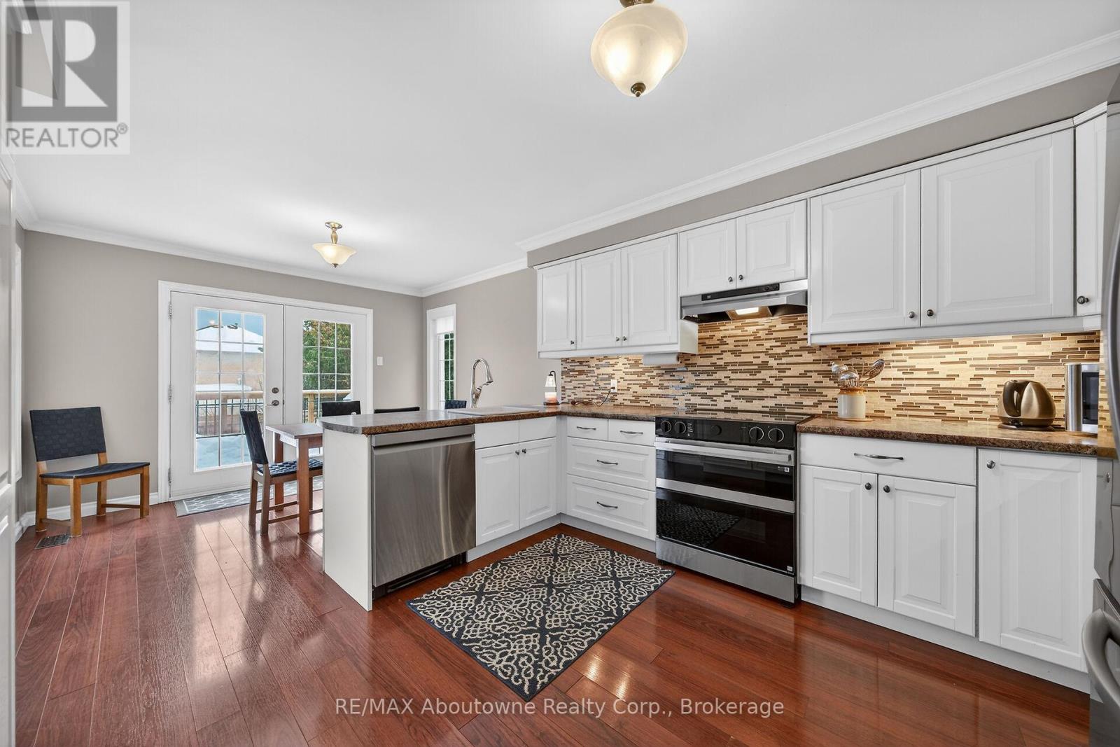 264 Richler Drive, Oakville, Ontario  L6H 5E4 - Photo 8 - W12779568