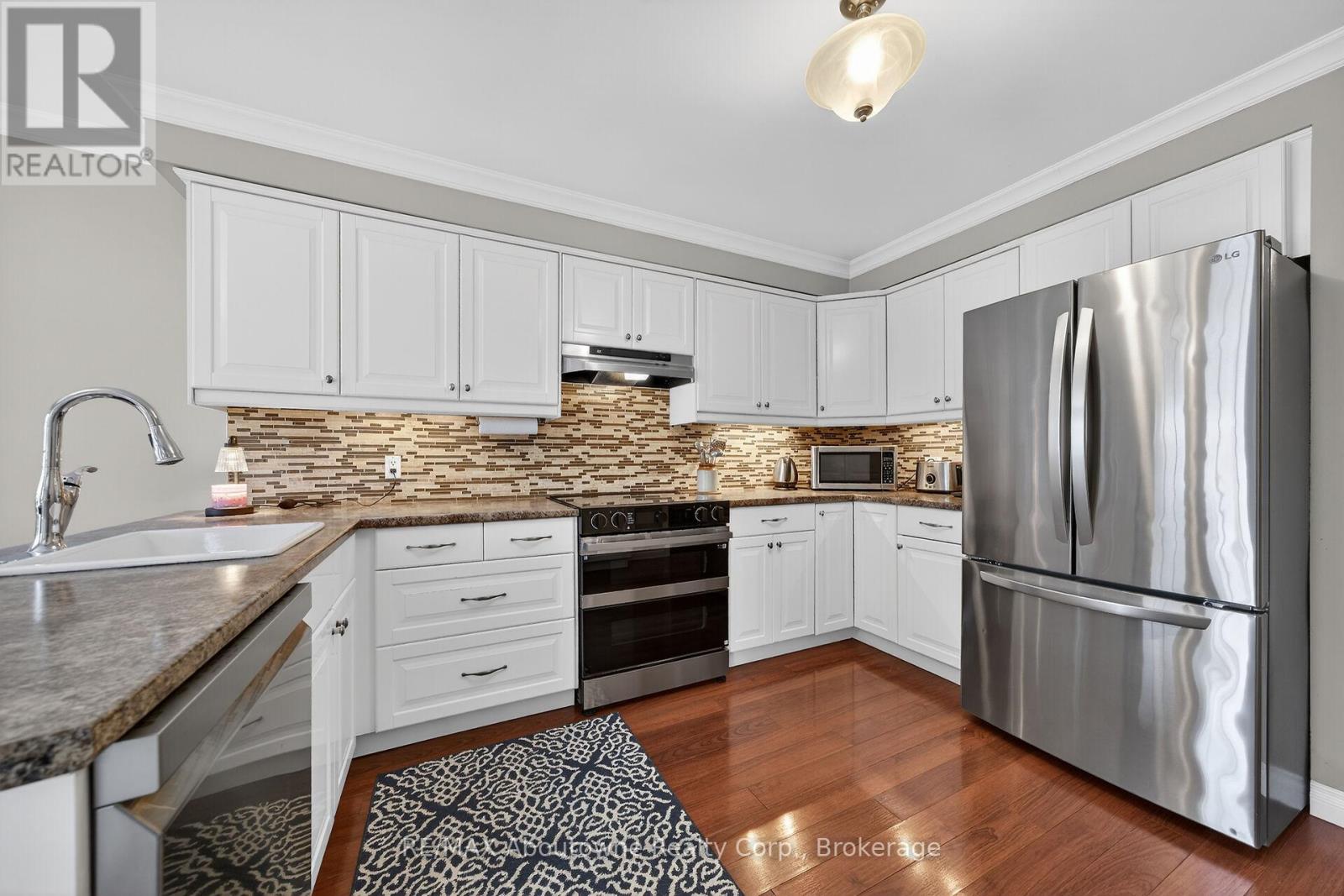 264 Richler Drive, Oakville, Ontario  L6H 5E4 - Photo 9 - W12779568