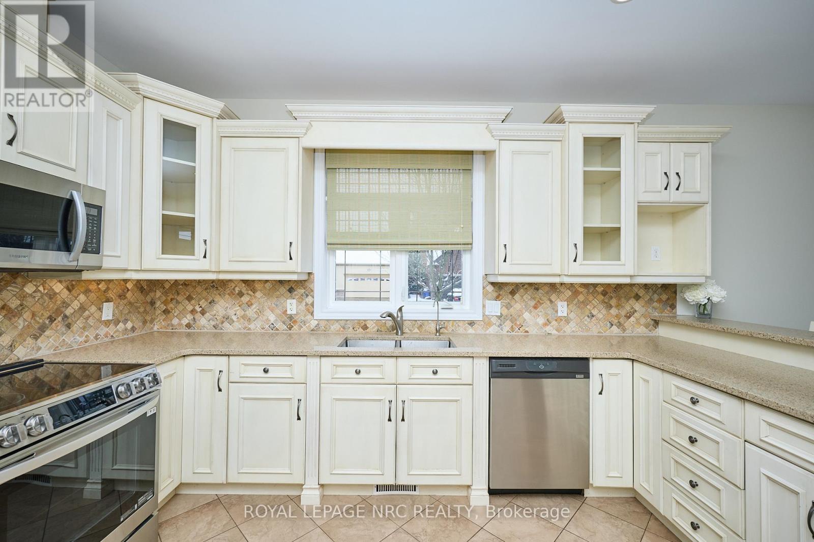 45 Timber Creek Crescent, Pelham (Fonthill), Ontario  L3E 0P3 - Photo 23 - X12779446