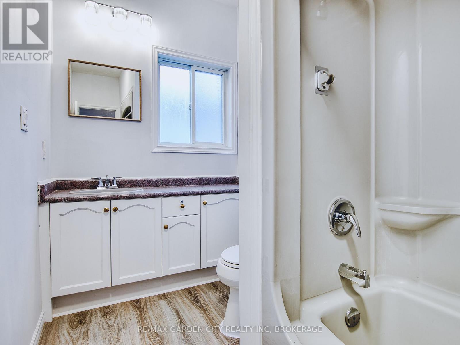 11 Cozocar Crescent, St. Catharines (Rykert/vansickle), Ontario  L2S 3Y5 - Photo 16 - X12779496