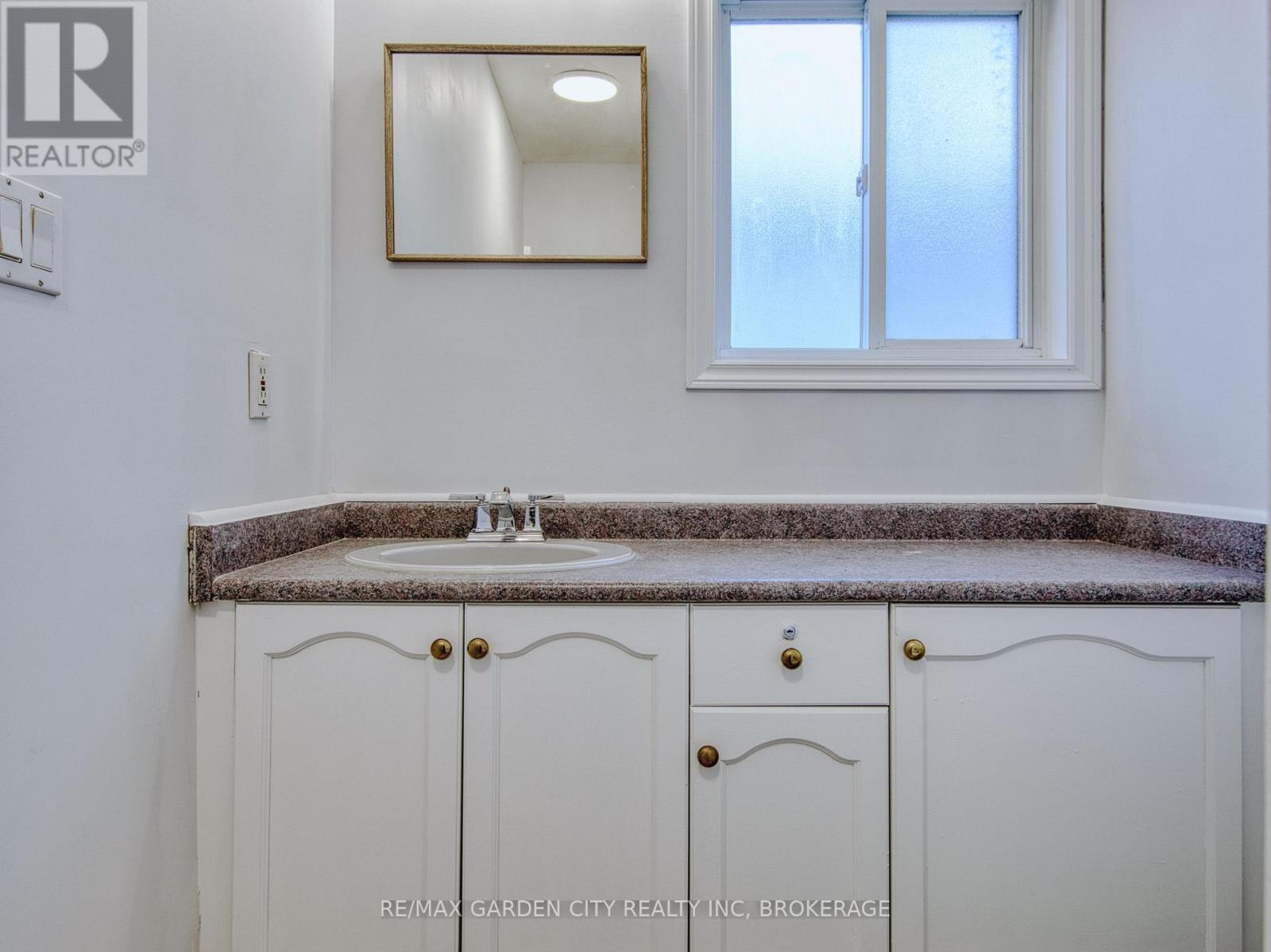 11 Cozocar Crescent, St. Catharines (Rykert/vansickle), Ontario  L2S 3Y5 - Photo 17 - X12779496