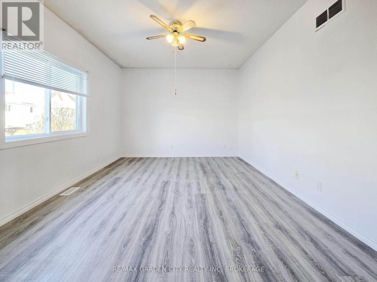 11 Cozocar Crescent, St. Catharines (Rykert/vansickle), Ontario  L2S 3Y5 - Photo 19 - X12779496