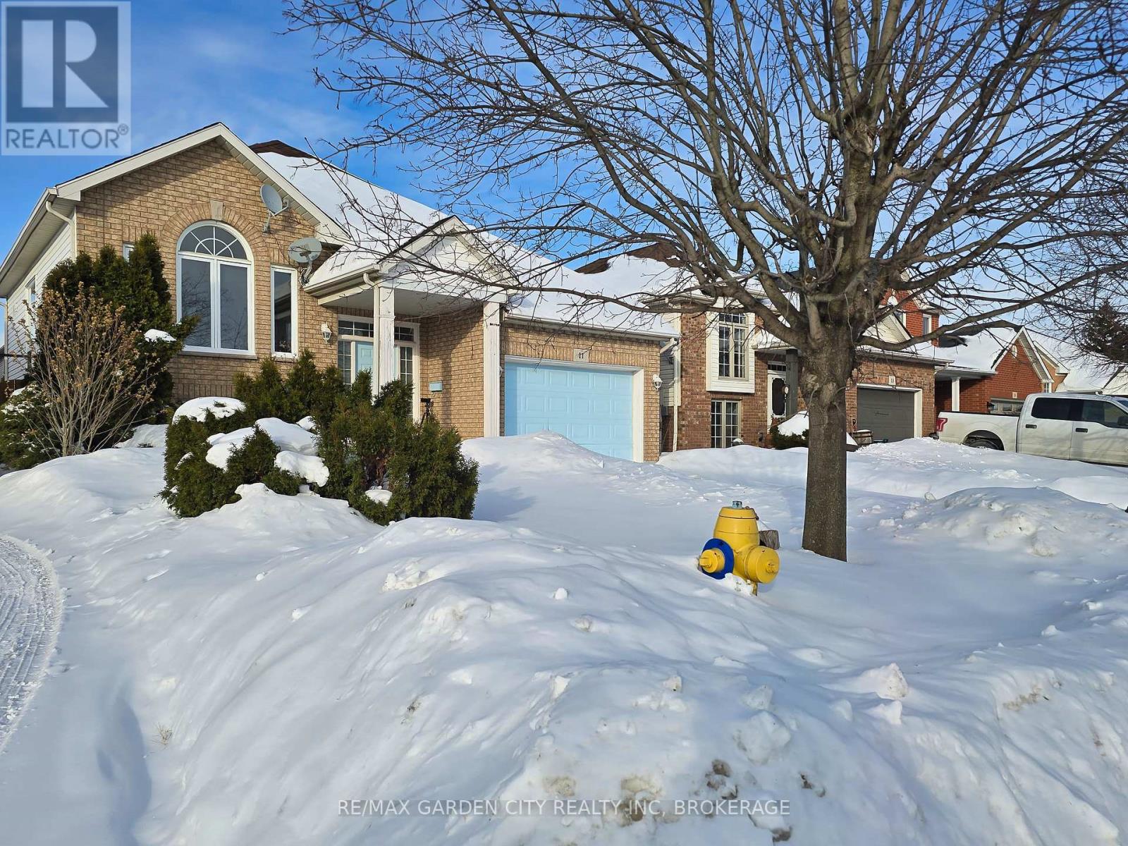 11 Cozocar Crescent, St. Catharines (Rykert/vansickle), Ontario  L2S 3Y5 - Photo 2 - X12779496