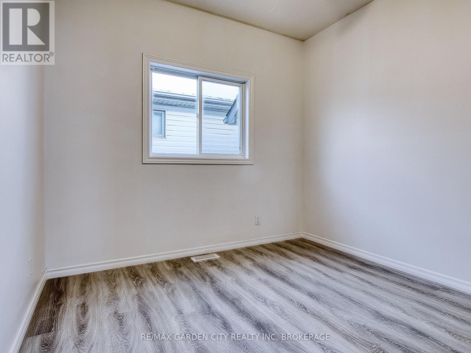 11 Cozocar Crescent, St. Catharines (Rykert/vansickle), Ontario  L2S 3Y5 - Photo 24 - X12779496