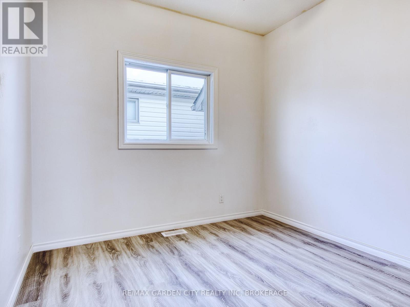 11 Cozocar Crescent, St. Catharines (Rykert/vansickle), Ontario  L2S 3Y5 - Photo 25 - X12779496