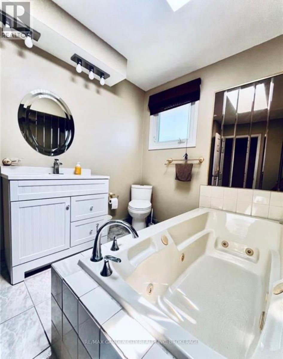 73 Lakeshore Road, St. Catharines (Lakeshore), Ontario  L2N 2T3 - Photo 11 - X12779502