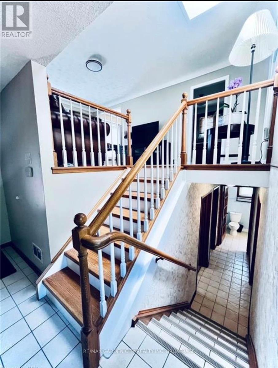 73 Lakeshore Road, St. Catharines (Lakeshore), Ontario  L2N 2T3 - Photo 2 - X12779502