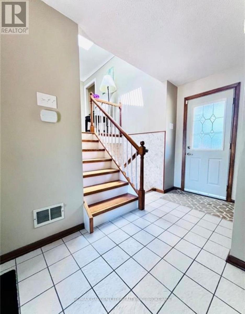 73 Lakeshore Road, St. Catharines (Lakeshore), Ontario  L2N 2T3 - Photo 3 - X12779502