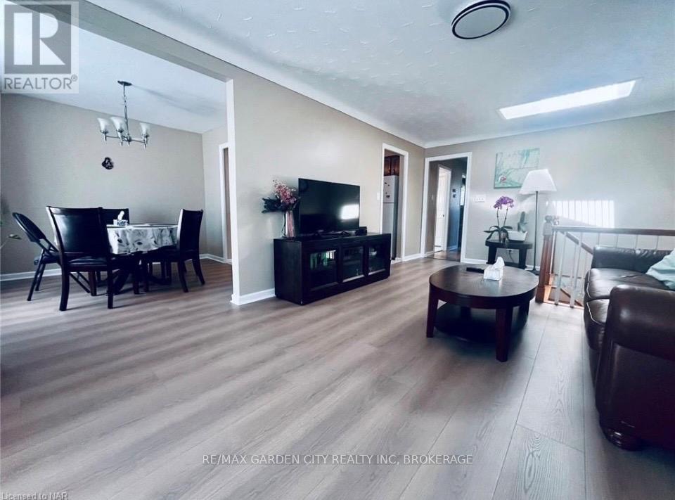 73 Lakeshore Road, St. Catharines (Lakeshore), Ontario  L2N 2T3 - Photo 4 - X12779502