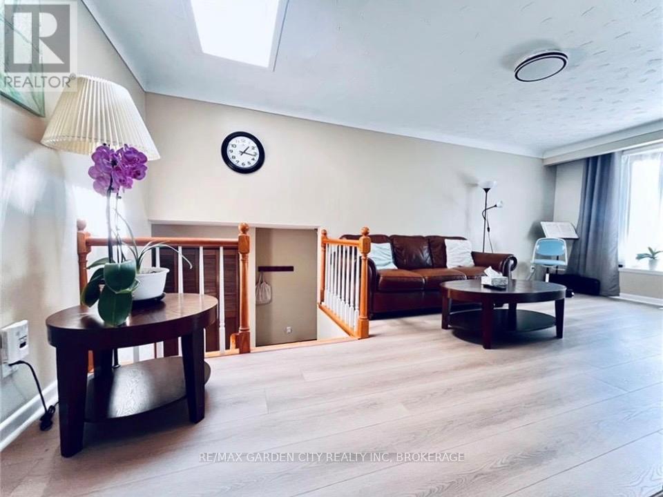 73 Lakeshore Road, St. Catharines (Lakeshore), Ontario  L2N 2T3 - Photo 5 - X12779502