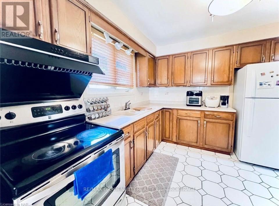 73 Lakeshore Road, St. Catharines (Lakeshore), Ontario  L2N 2T3 - Photo 9 - X12779502