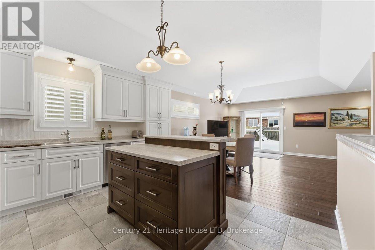 125 Clare Avenue, Welland (Coyle Creek), Ontario  L3C 0B7 - Photo 6 - X12779530