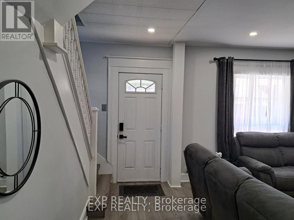 41 Kent Street, Welland (Welland Downtown), Ontario  L3B 3H2 - Photo 2 - X12779556