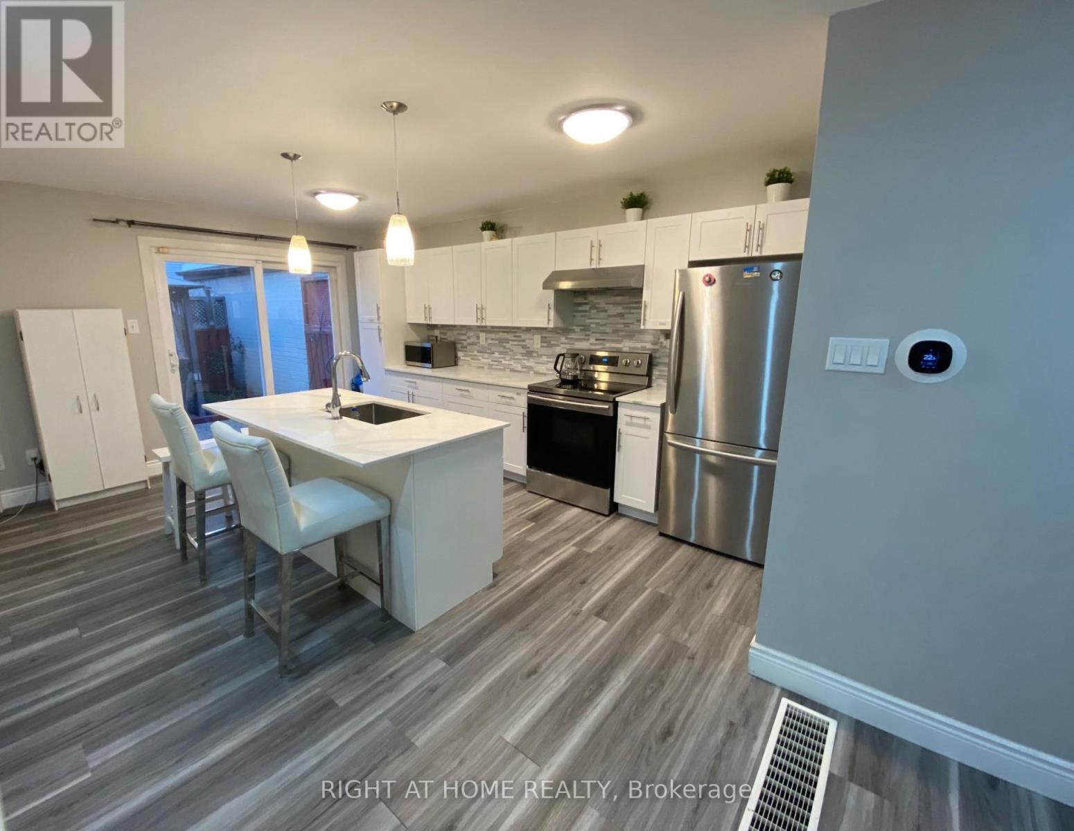 12 HOMELAND COURT, Brampton, Ontario