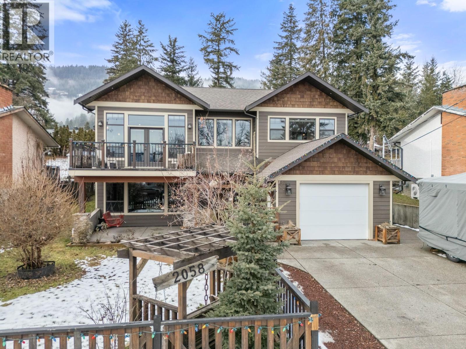 2058 Grandview Avenue, Lumby, British Columbia